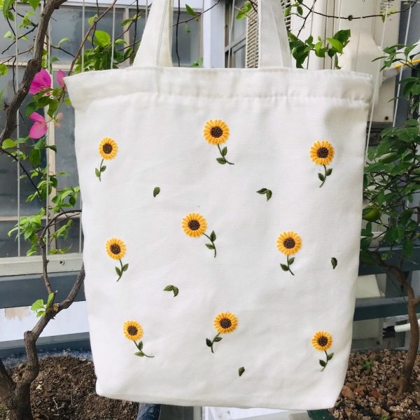 Túi canvas thêu tay đẹp, đường kim mũi chỉ sắc nét, nổi bật