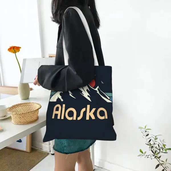 Túi canvas vintage đa dạng mẫu mã, phong cách thời trang kết hợp in logo thương hiệu theo xu hướng