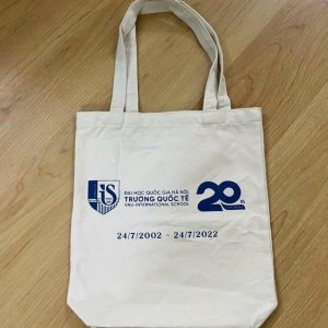 Túi canvas in logo trung tâm – dùng như đồng phục học viên